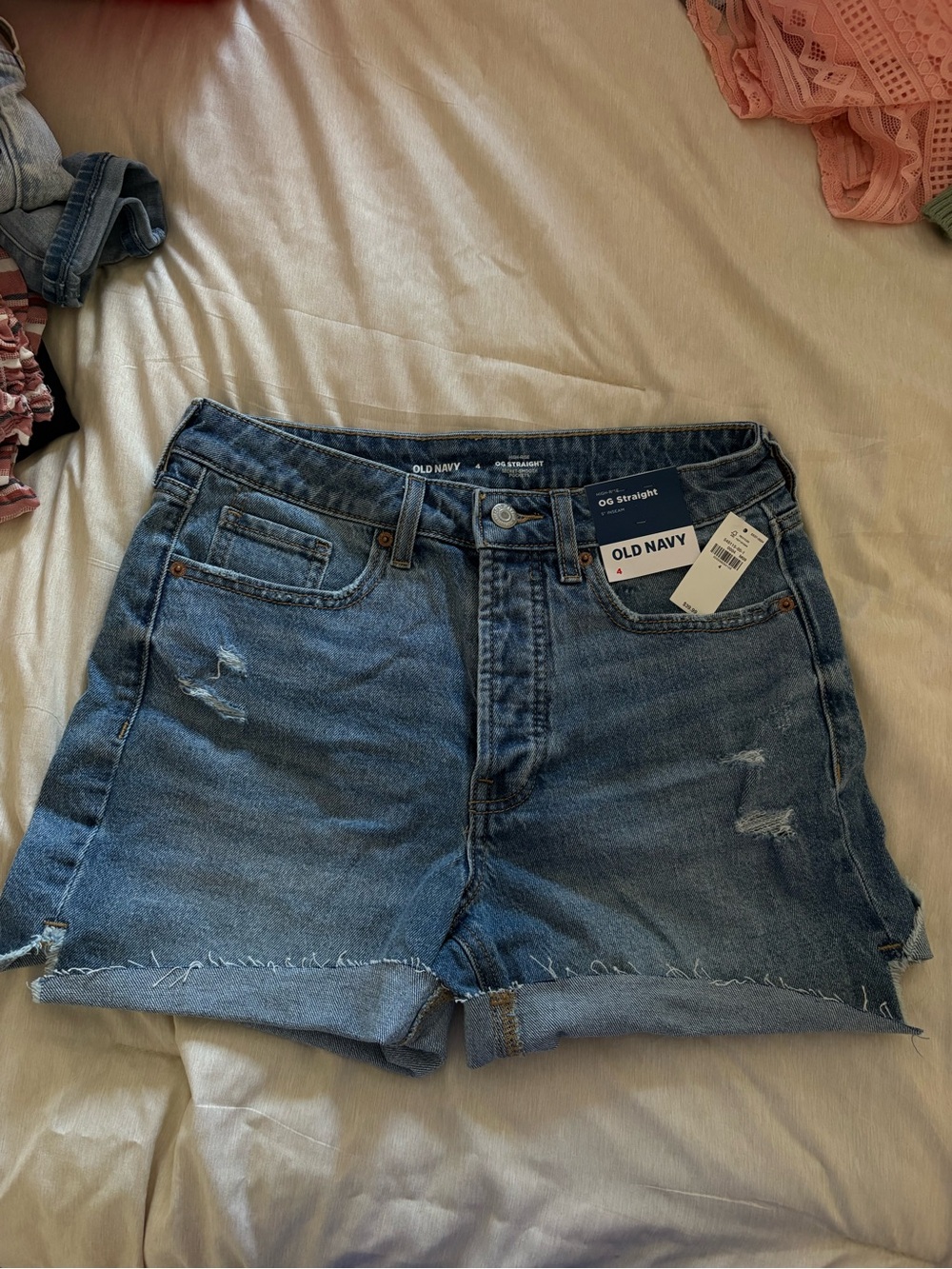 Old Navy Women's Medium Wash Distressed Denim Shorts